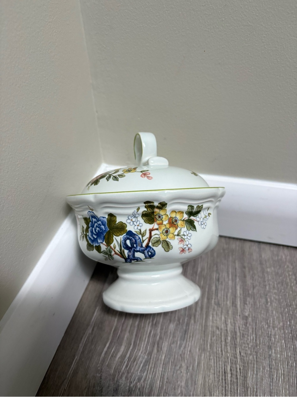 Mikasa Heritage Imari Bouquet Sugar Bowl with Lid -F2006
